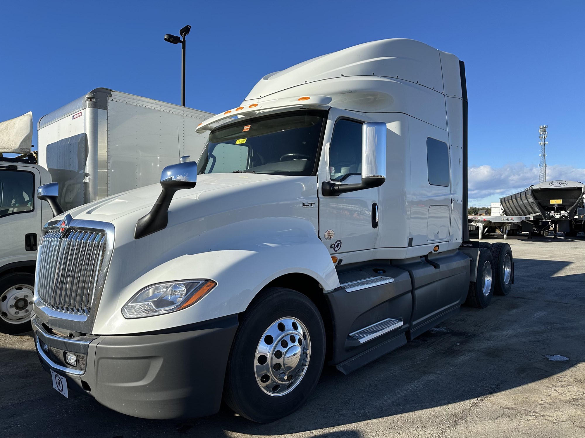 2019 INTERNATIONAL LT - image 1 of 6