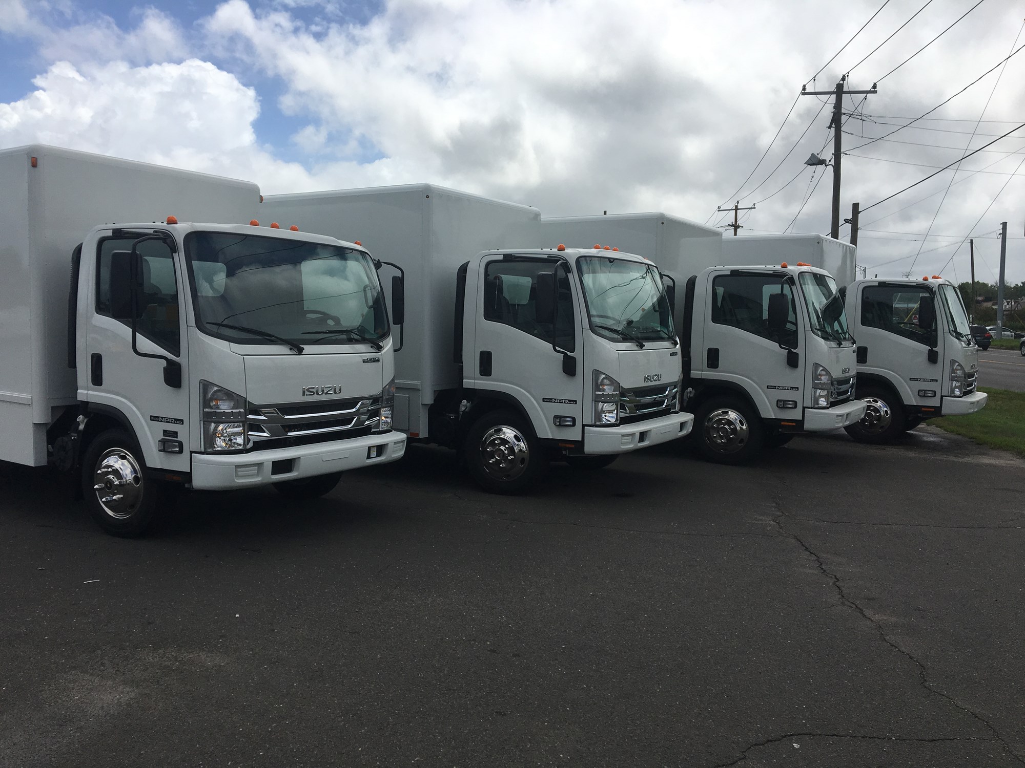 2024 ISUZU NPRGASHD - image 3 of 6