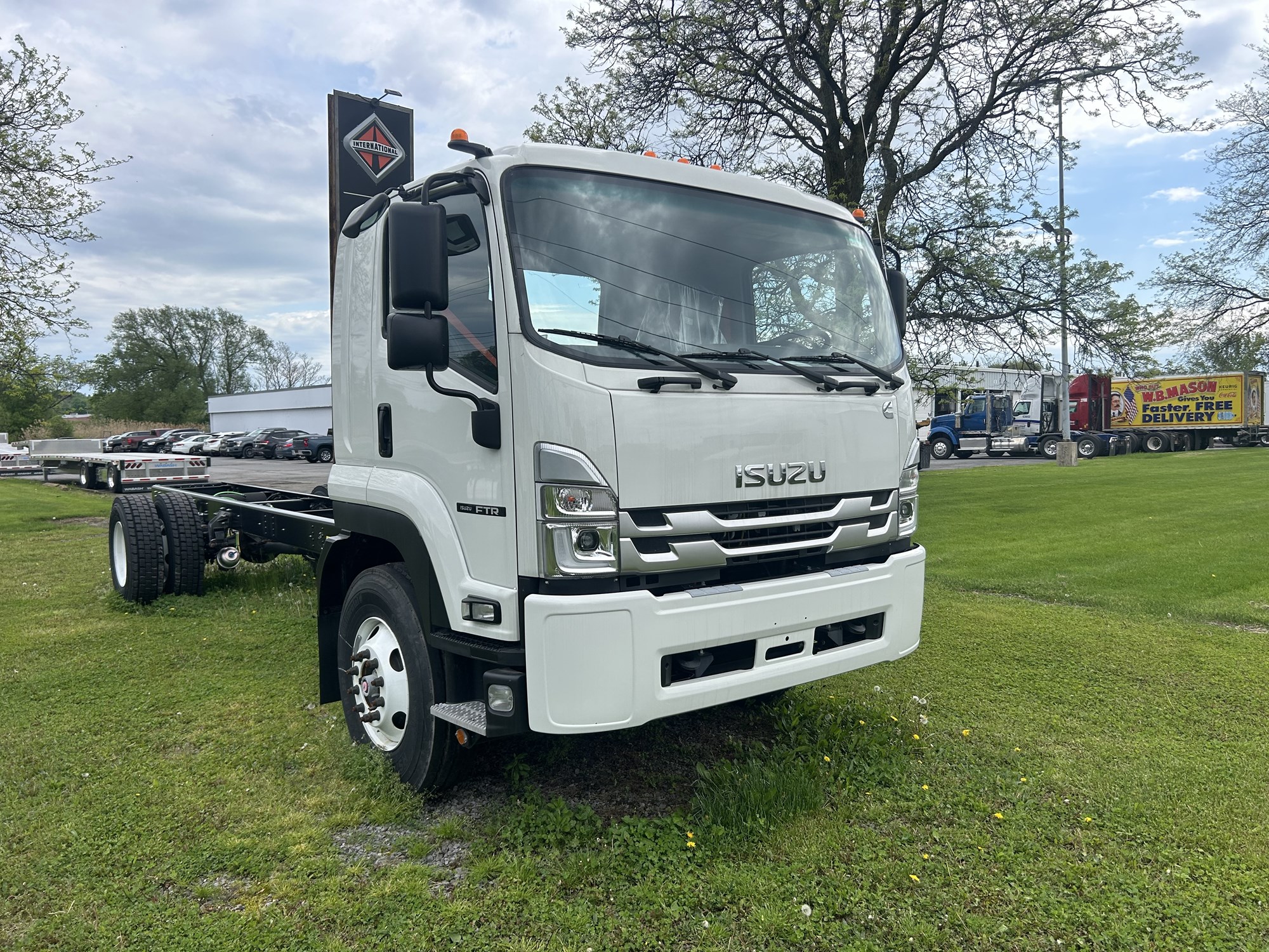 2024 ISUZU FTR - image 2 of 4