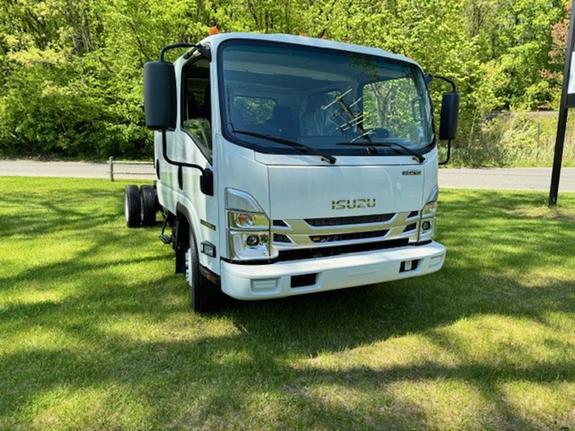 2024 ISUZU NPRGASHD - image 2 of 6