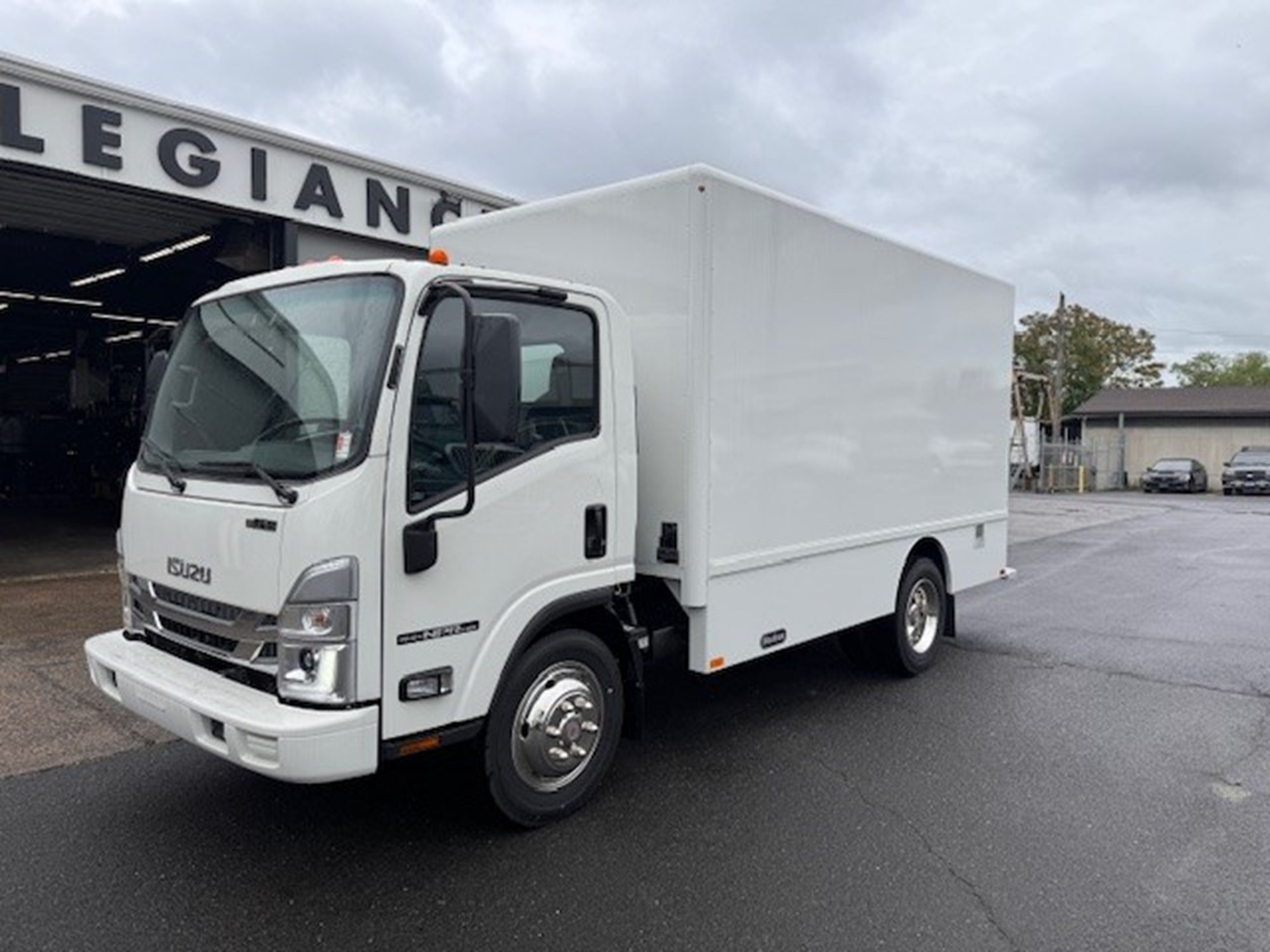 2024 ISUZU NPRGASHD - image 4 of 6