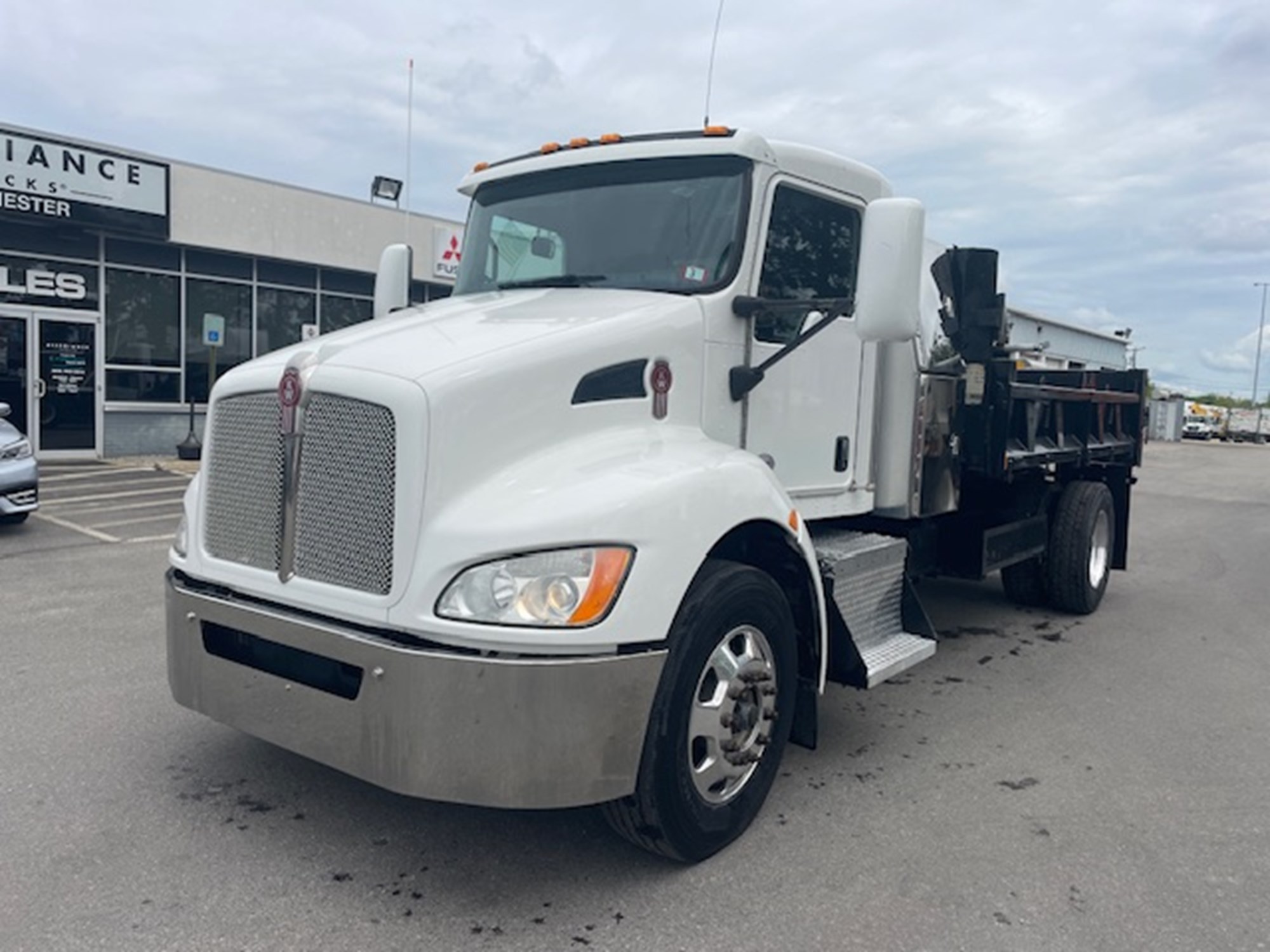 2013 KENWORTH T370 - image 1 of 6