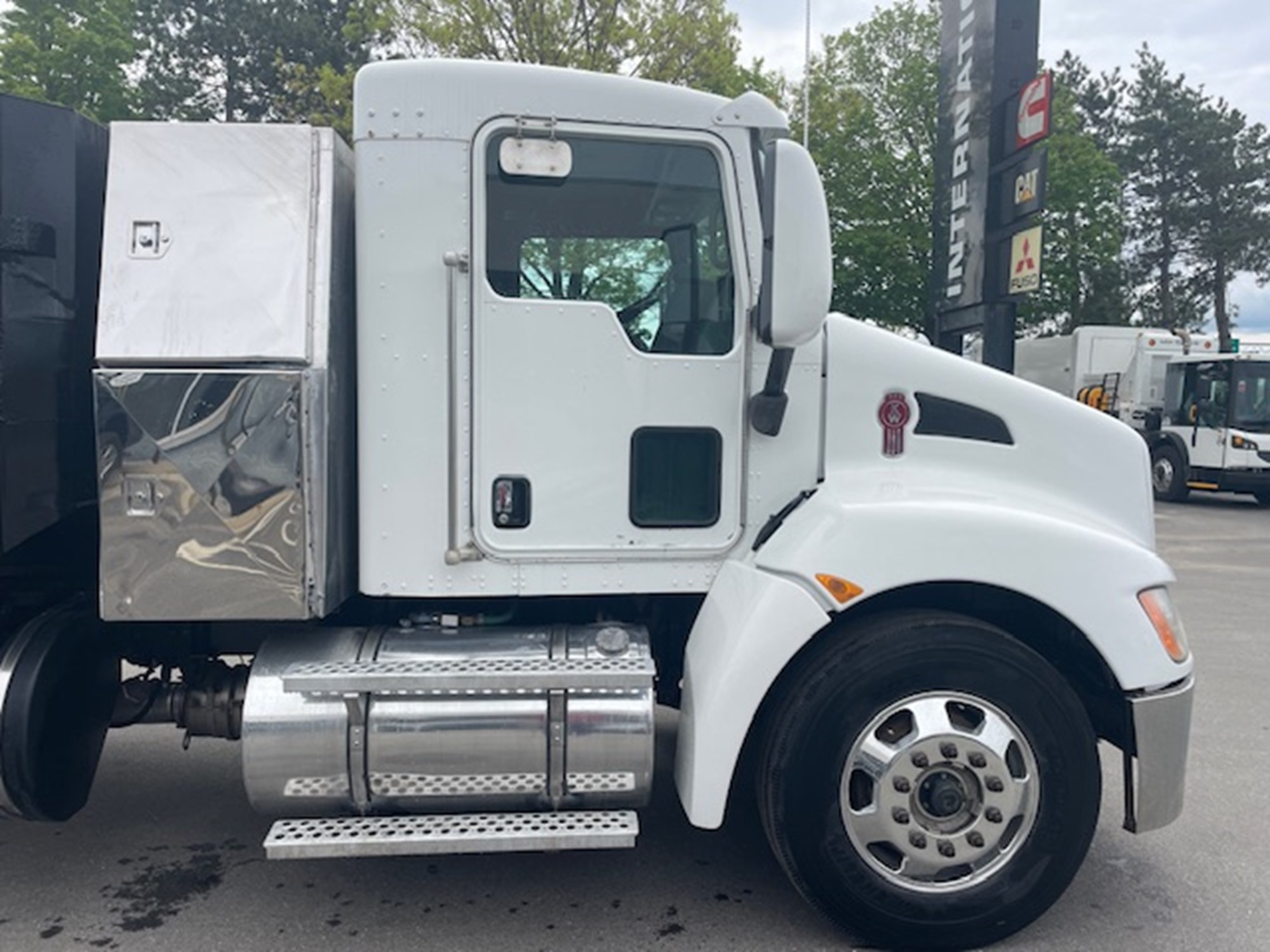 2013 KENWORTH T370 - image 4 of 6