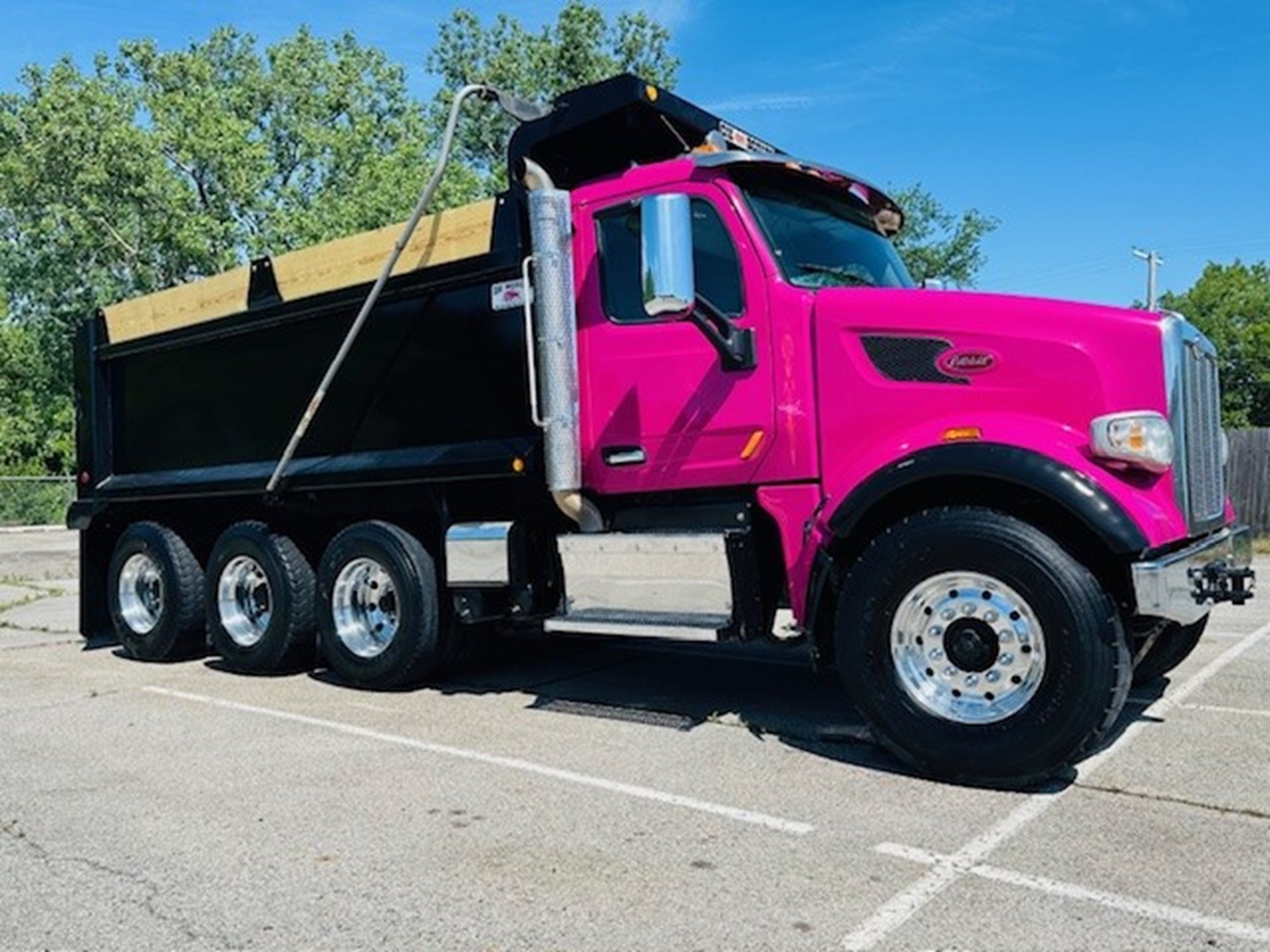 2017 PETERBILT 567 - image 2 of 6