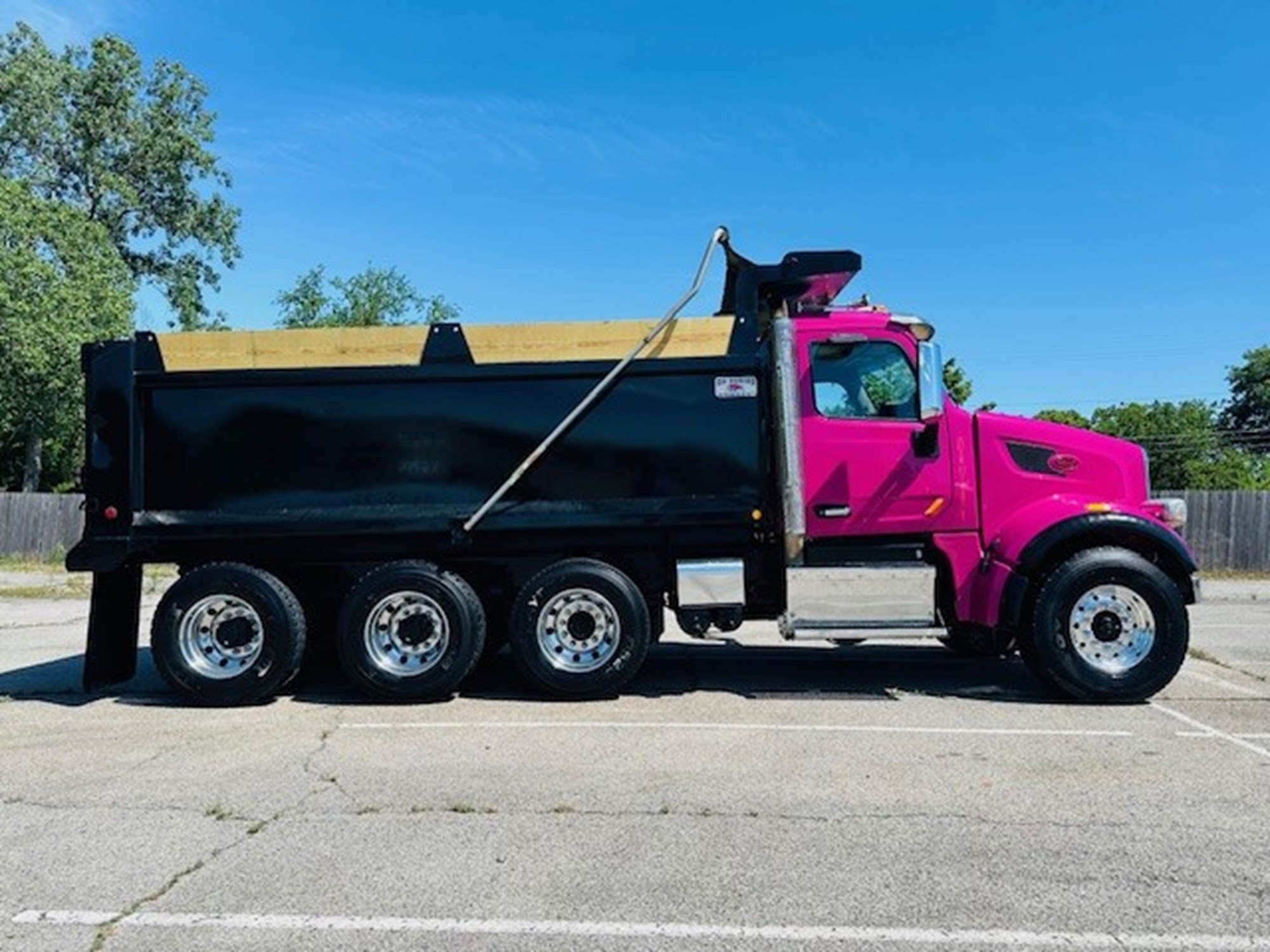 2017 PETERBILT 567 - image 3 of 6