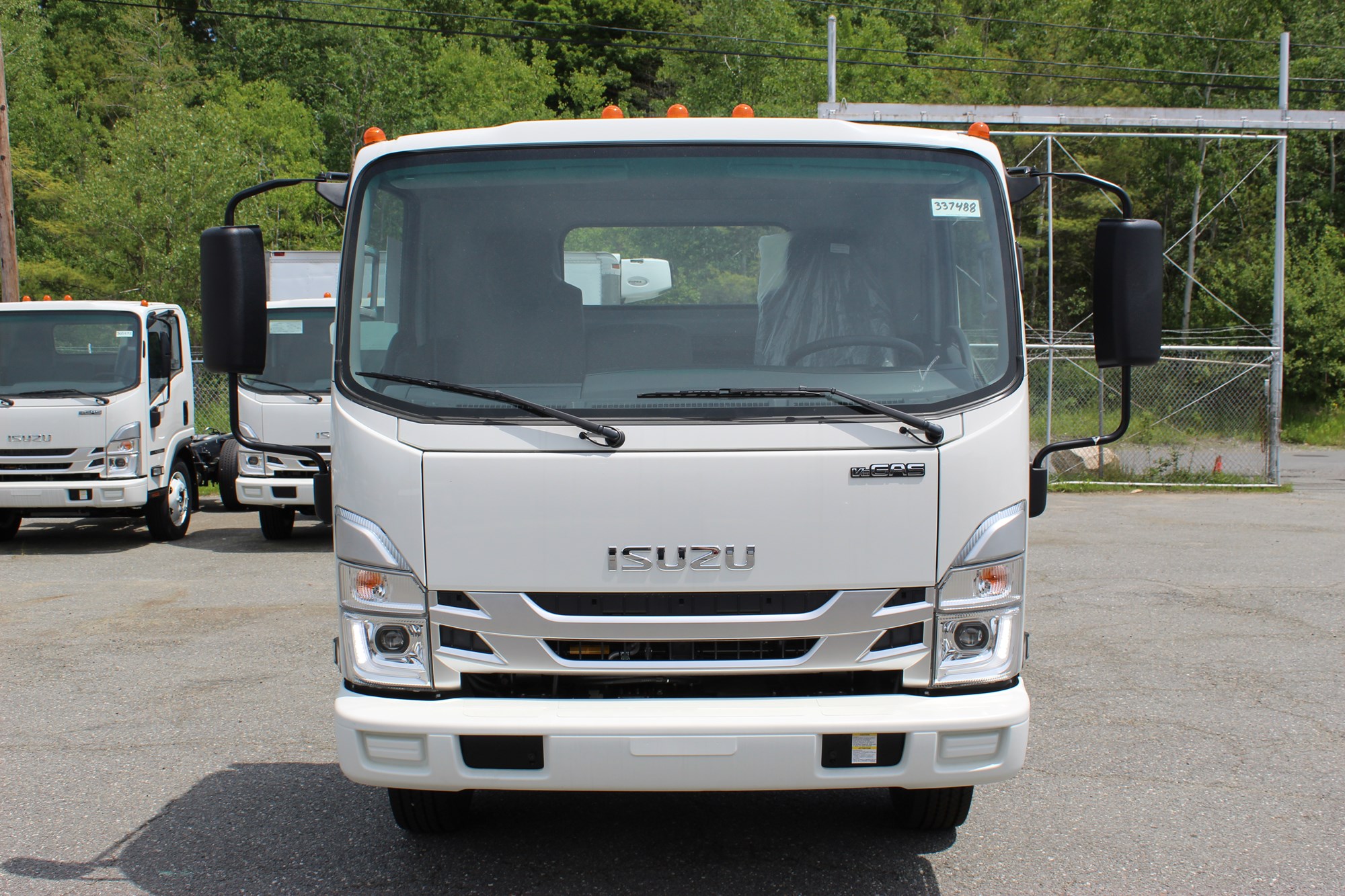 2025 ISUZU NRRGAS - image 2 of 6