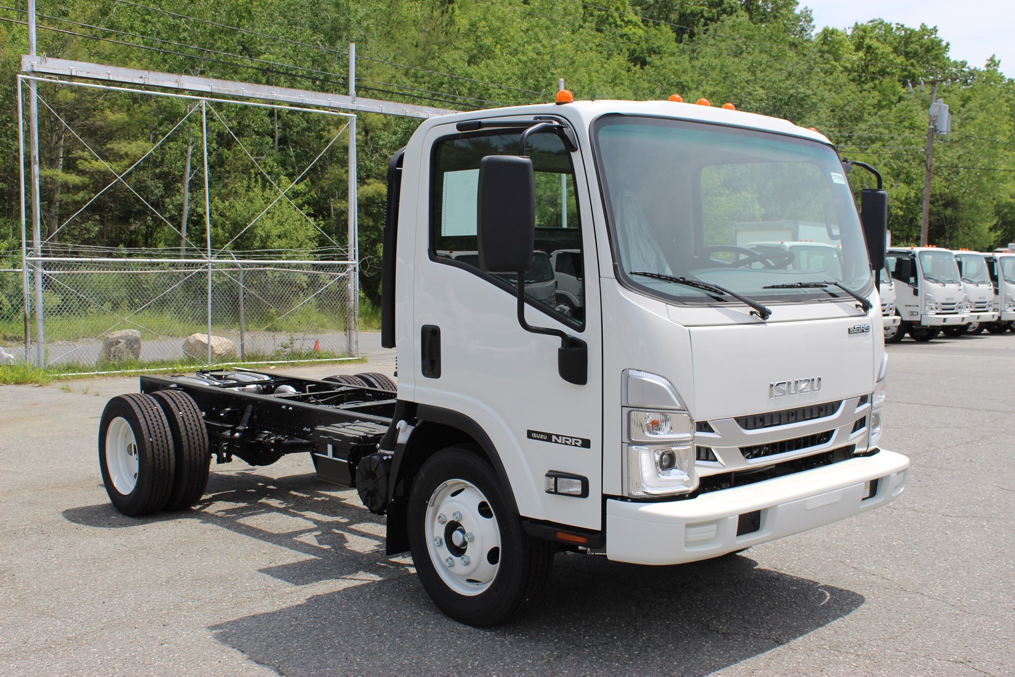 2025 ISUZU NRRGAS - image 3 of 6