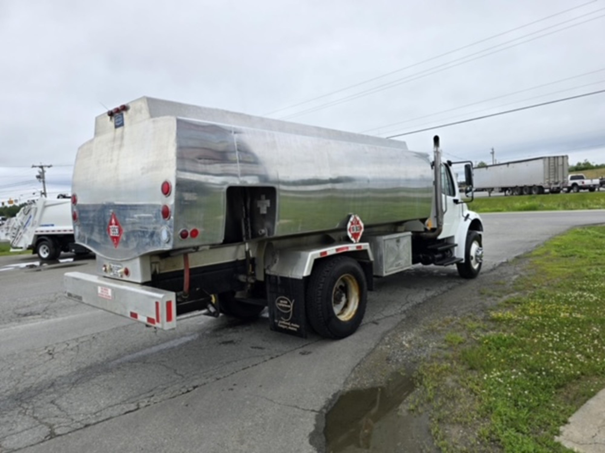 2007 FREIGHTLINER M2 106 - image 3 of 6