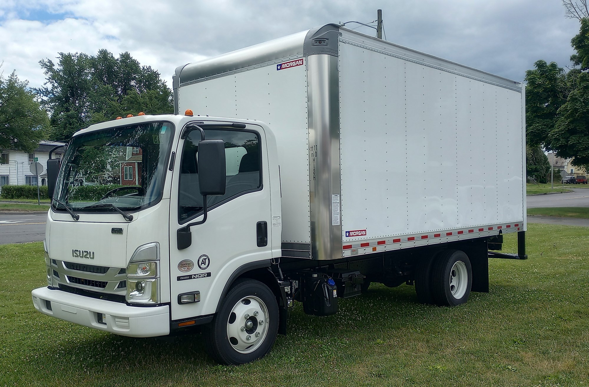 2024 ISUZU NQR - image 1 of 6