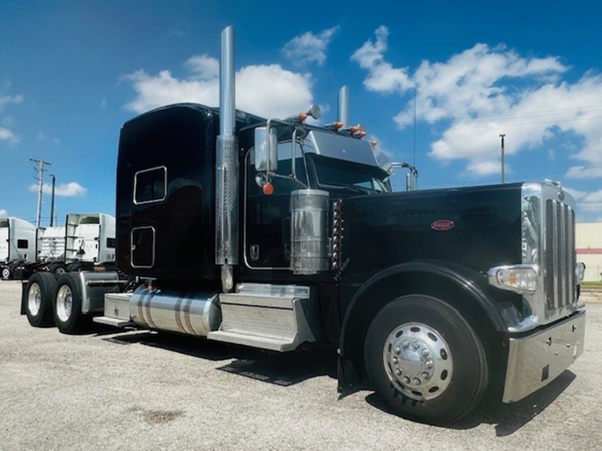 2022 PETERBILT 389 - image 5 of 6