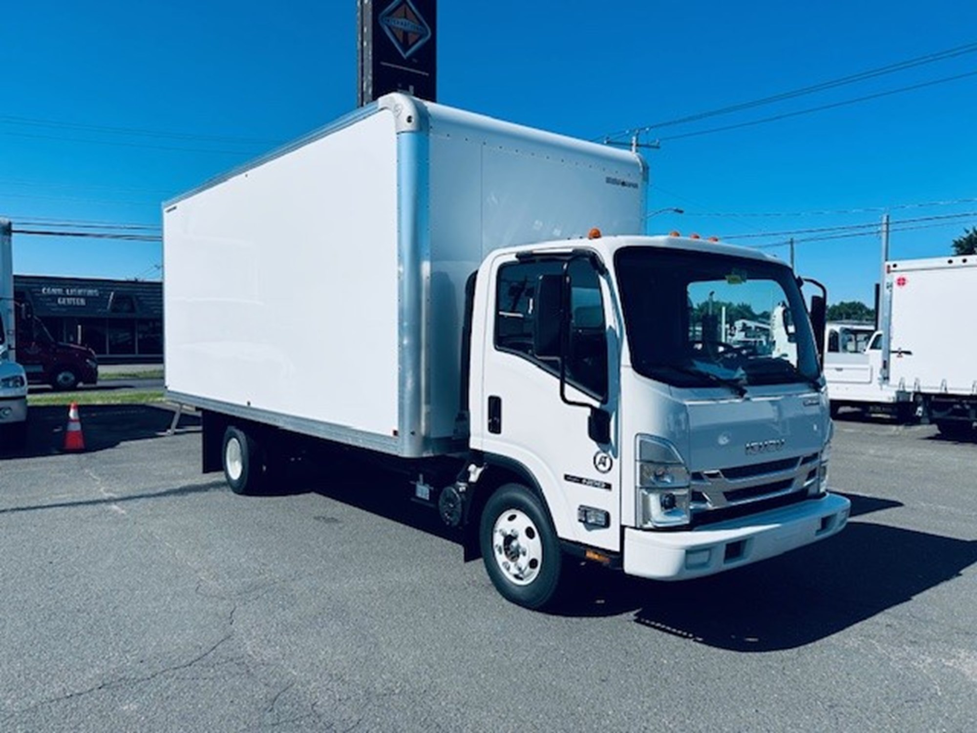 2023 ISUZU NPRGAS - image 2 of 6