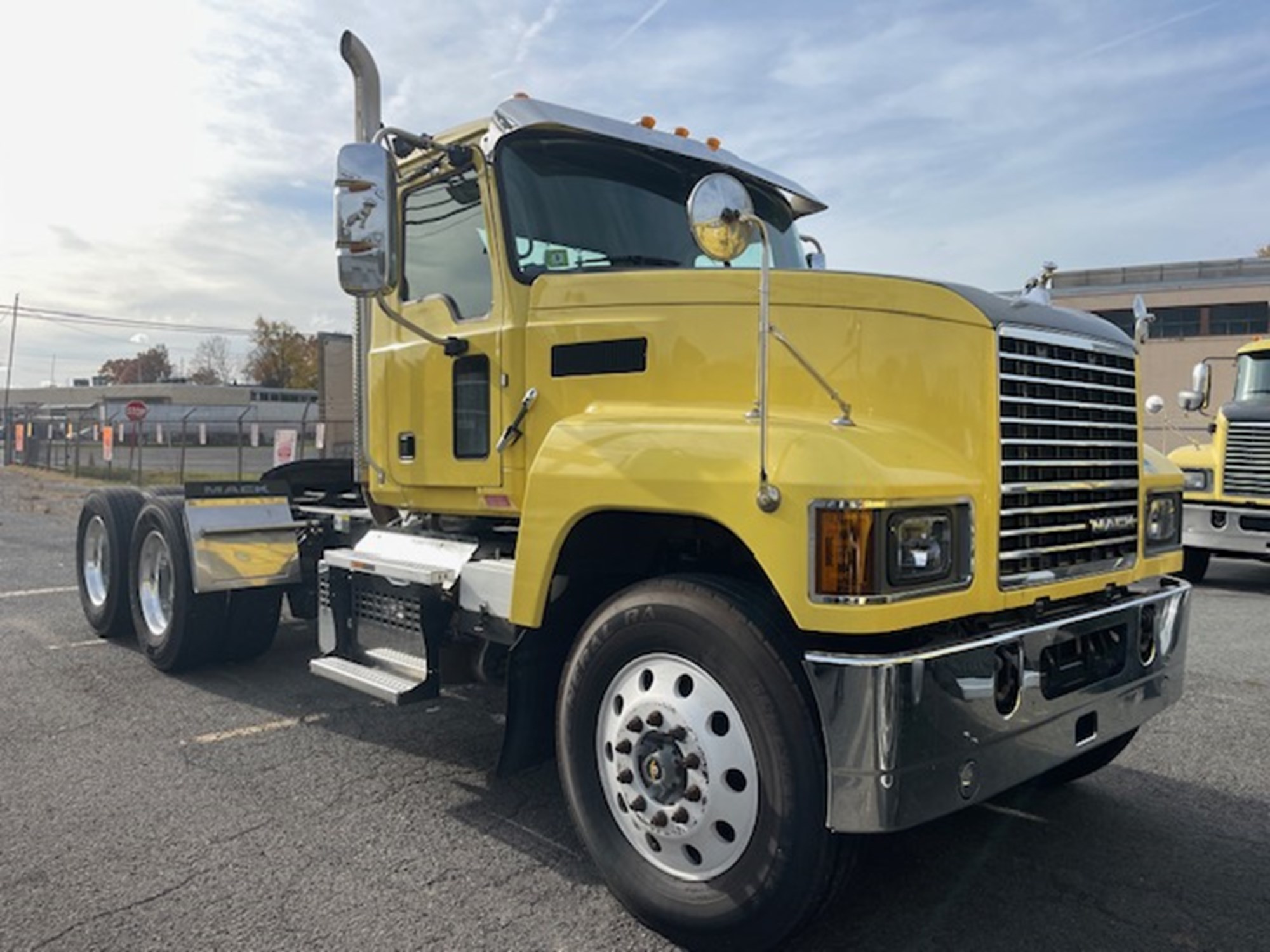 2019 MACK PINNACLE - image 2 of 6