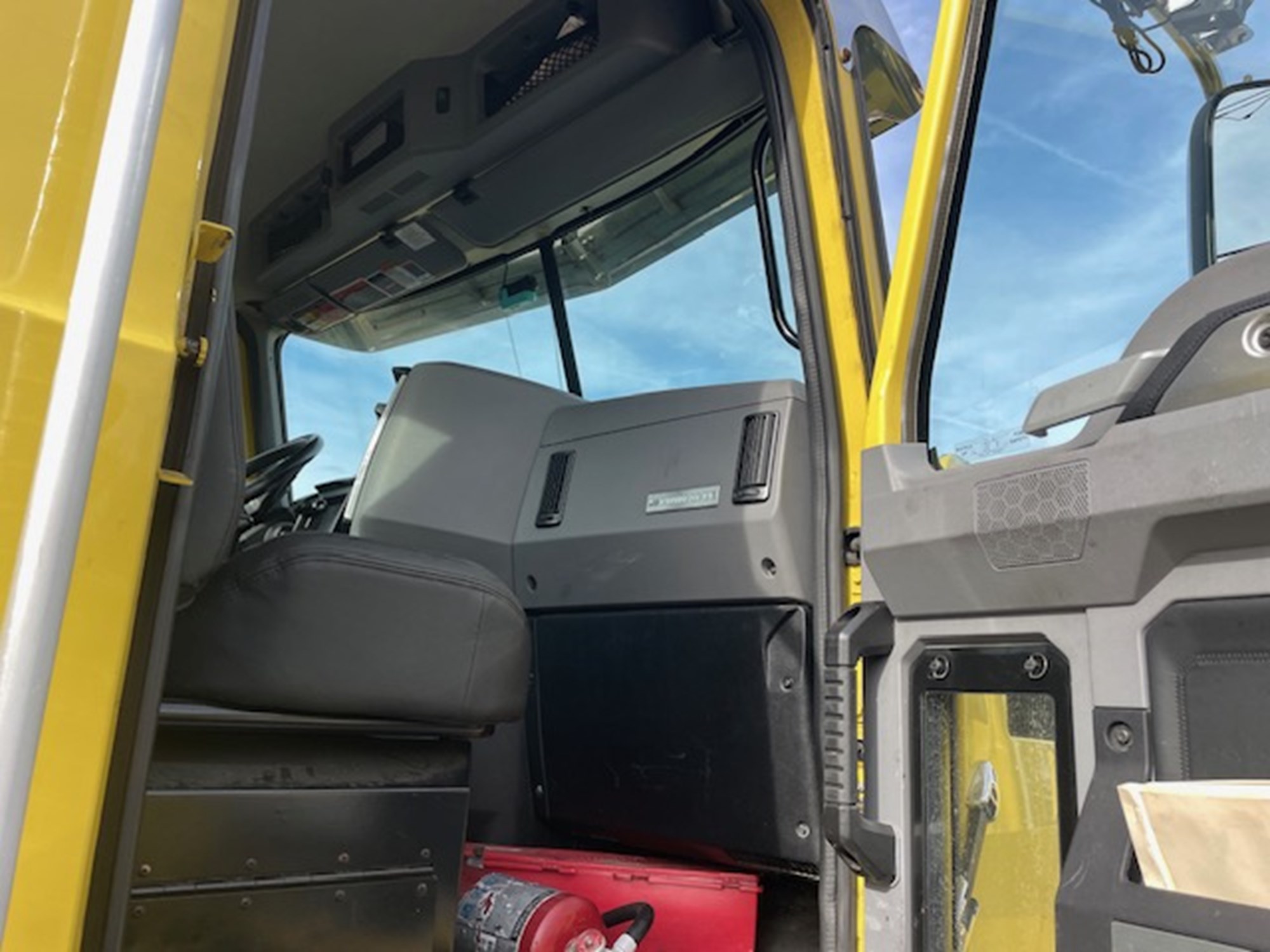 2019 MACK PINNACLE - image 3 of 6