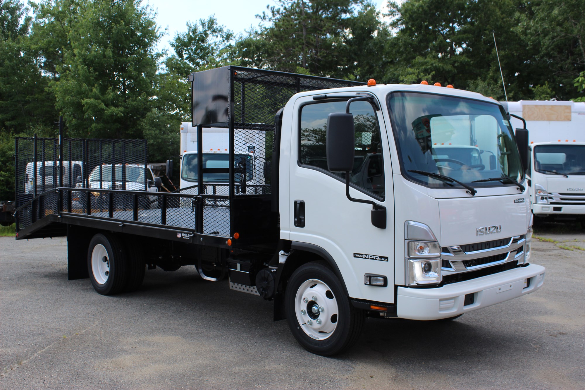 2024 ISUZU NPRGASHD - image 3 of 6