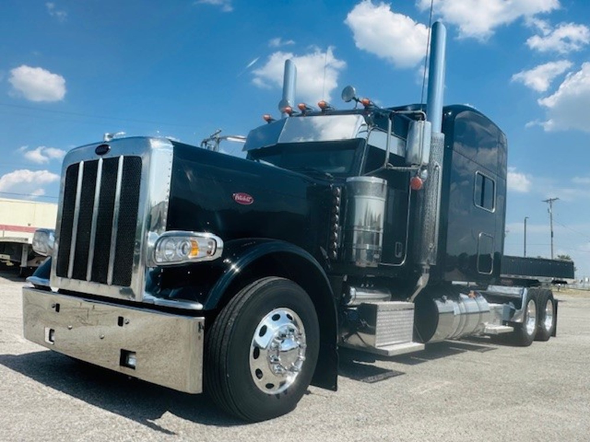 2022 PETERBILT 389 - image 1 of 6