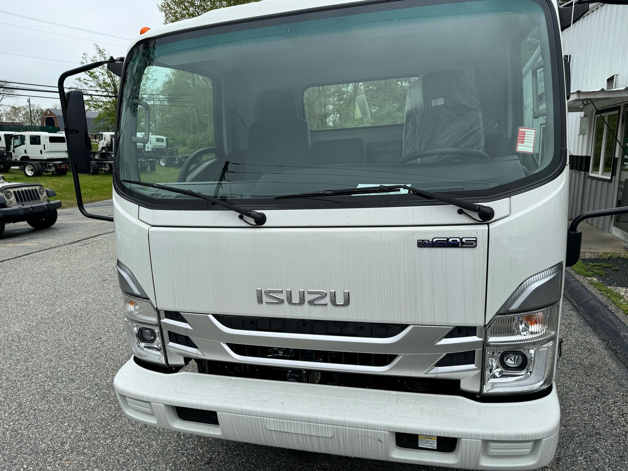 2024 ISUZU NRRGAS - image 4 of 6