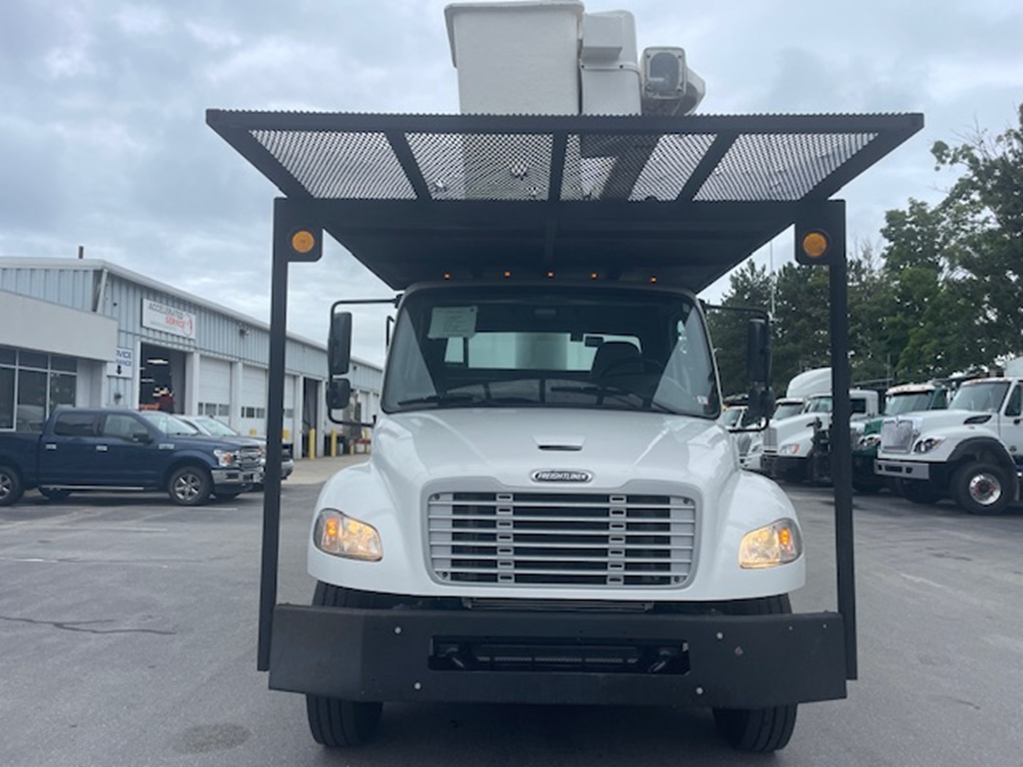 2019 FREIGHTLINER M2 - image 2 of 6