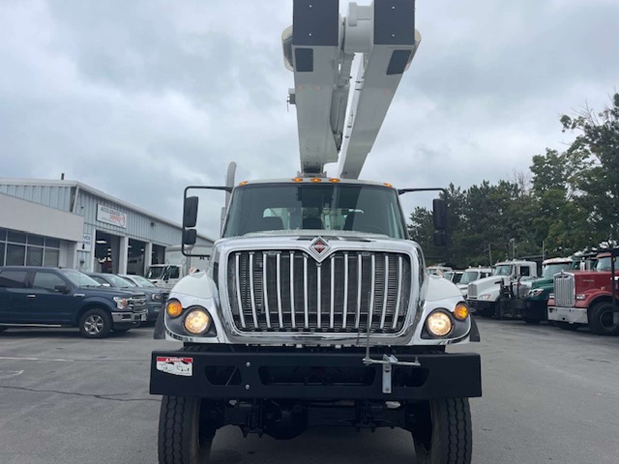 2018 INTERNATIONAL WORKSTAR 7300 - image 2 of 6