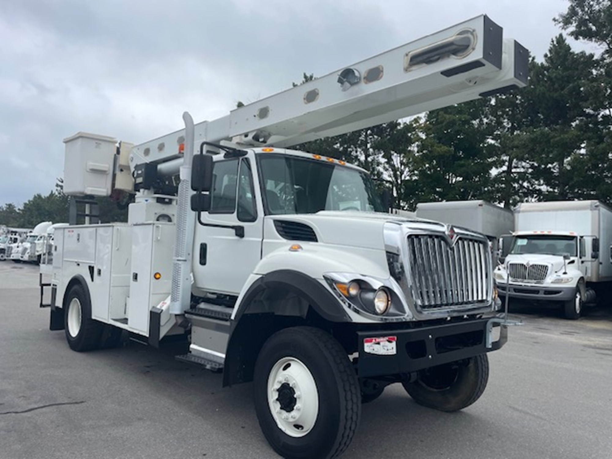 2018 INTERNATIONAL WORKSTAR 7300 - image 4 of 6