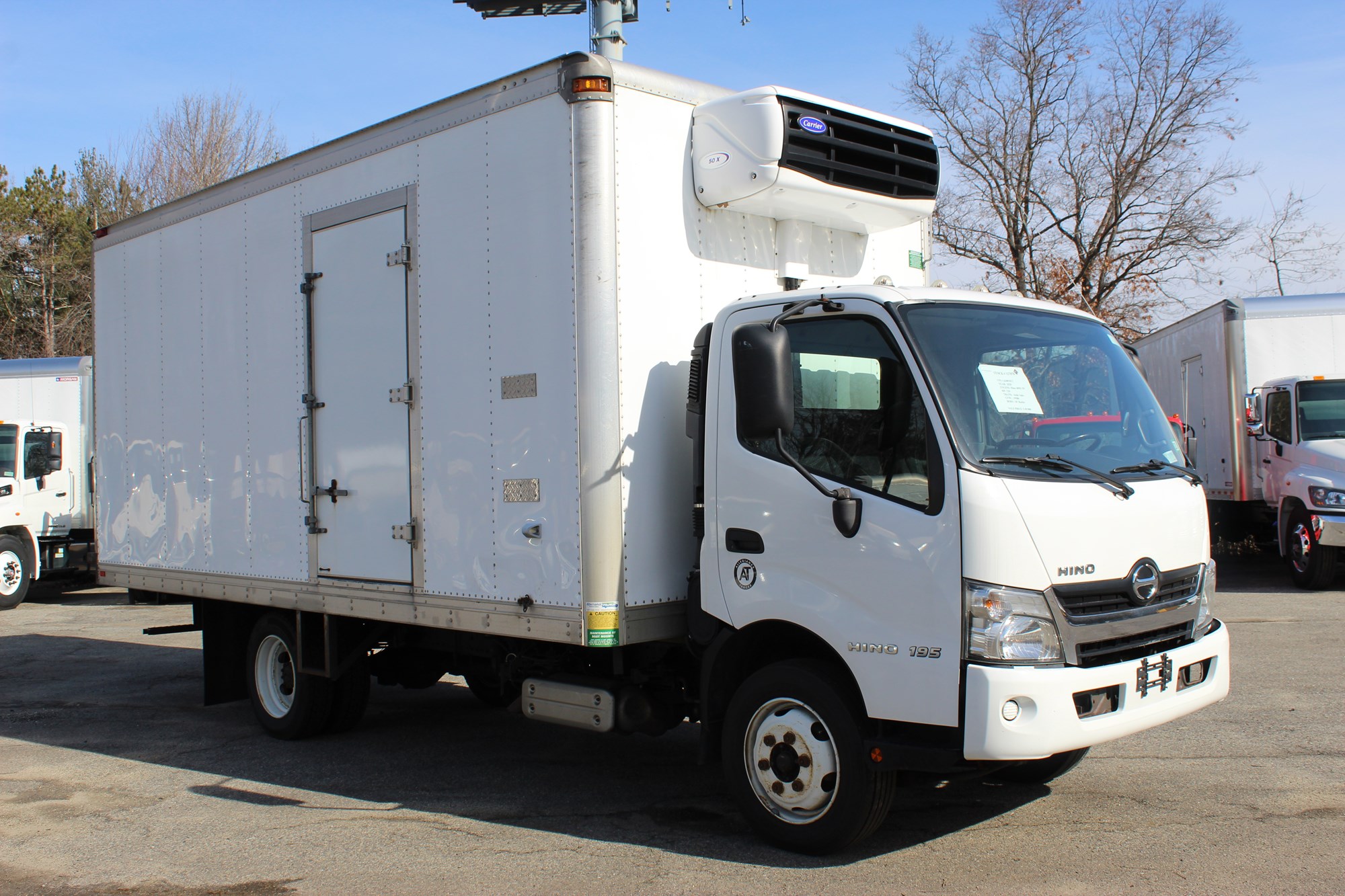 2020 HINO 195 - image 3 of 6