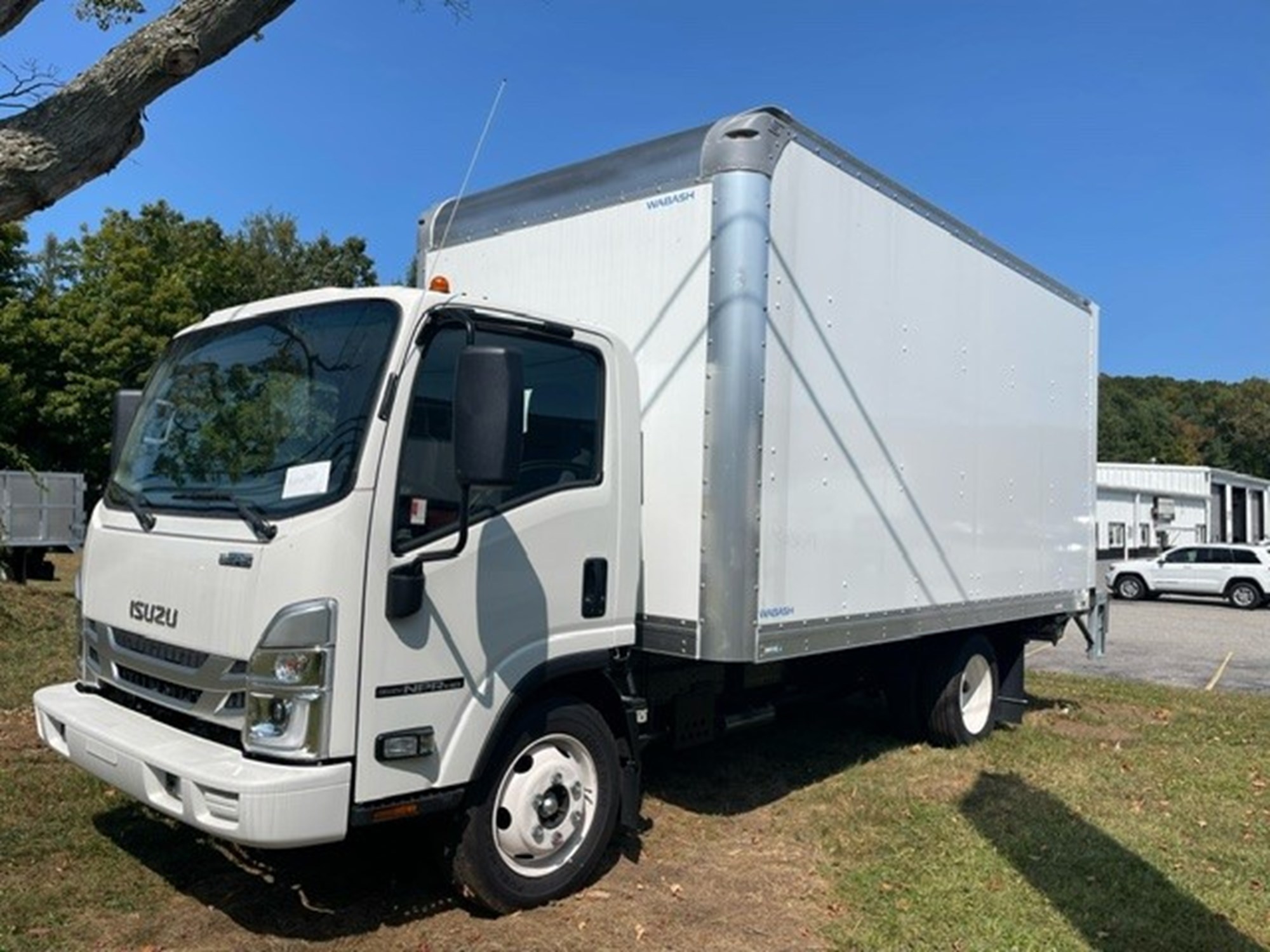 2024 ISUZU NPRGASHD - image 2 of 6