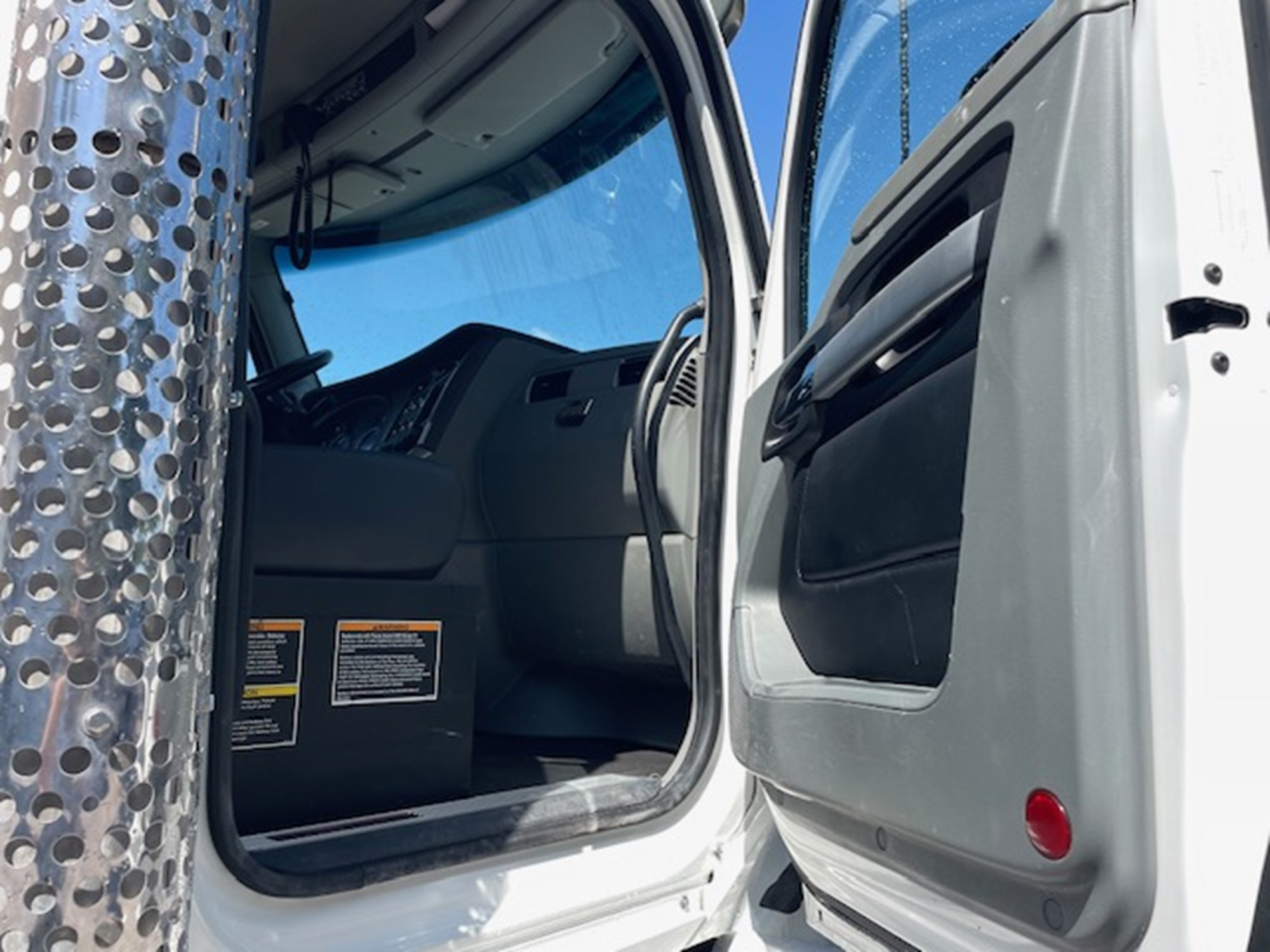 2020 KENWORTH T880 - image 5 of 6