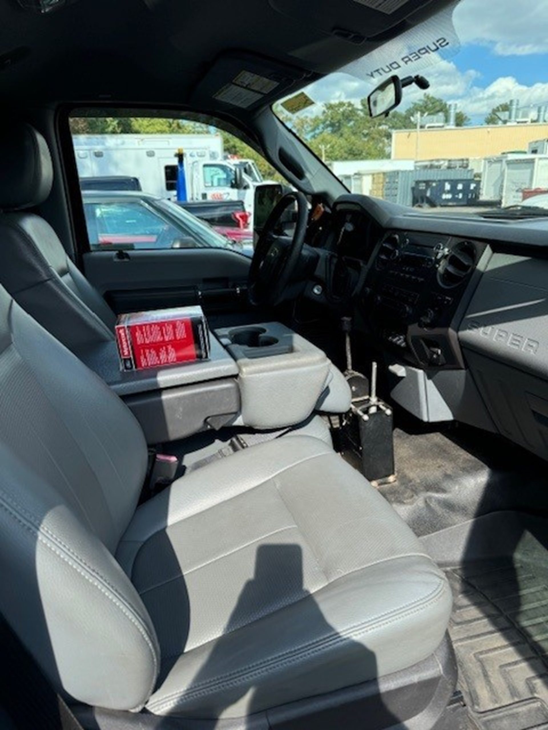 2012 FORD F550 - image 3 of 6