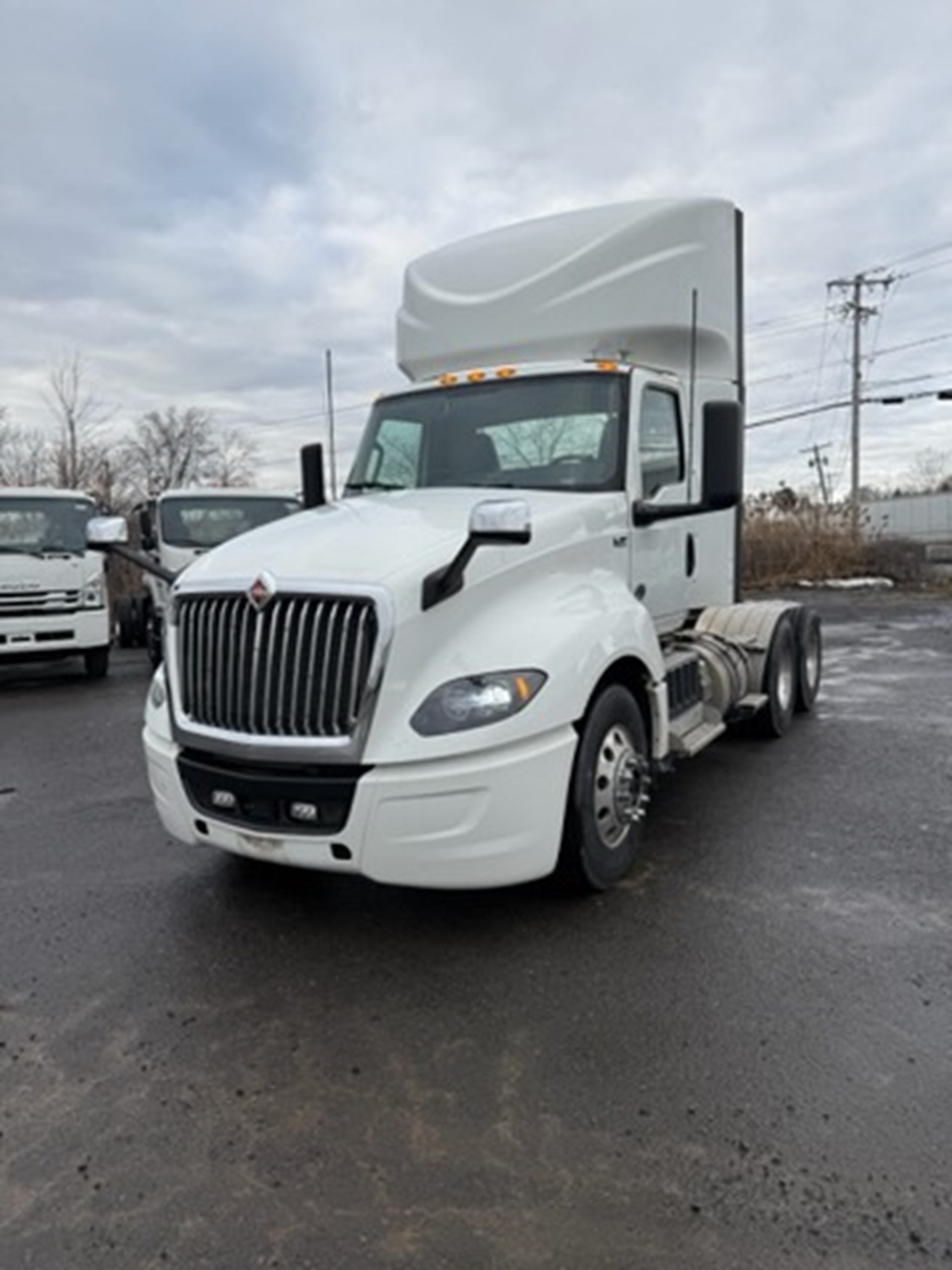 2019 INTERNATIONAL LT - image 1 of 6