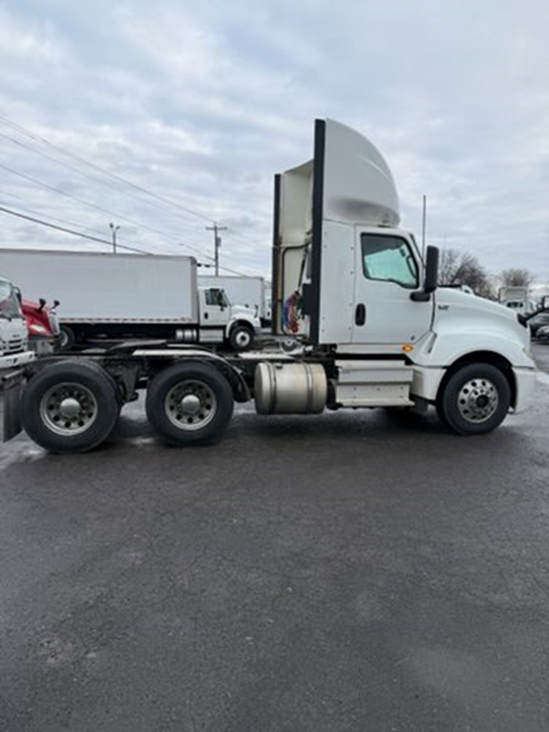 2019 INTERNATIONAL LT - image 3 of 6