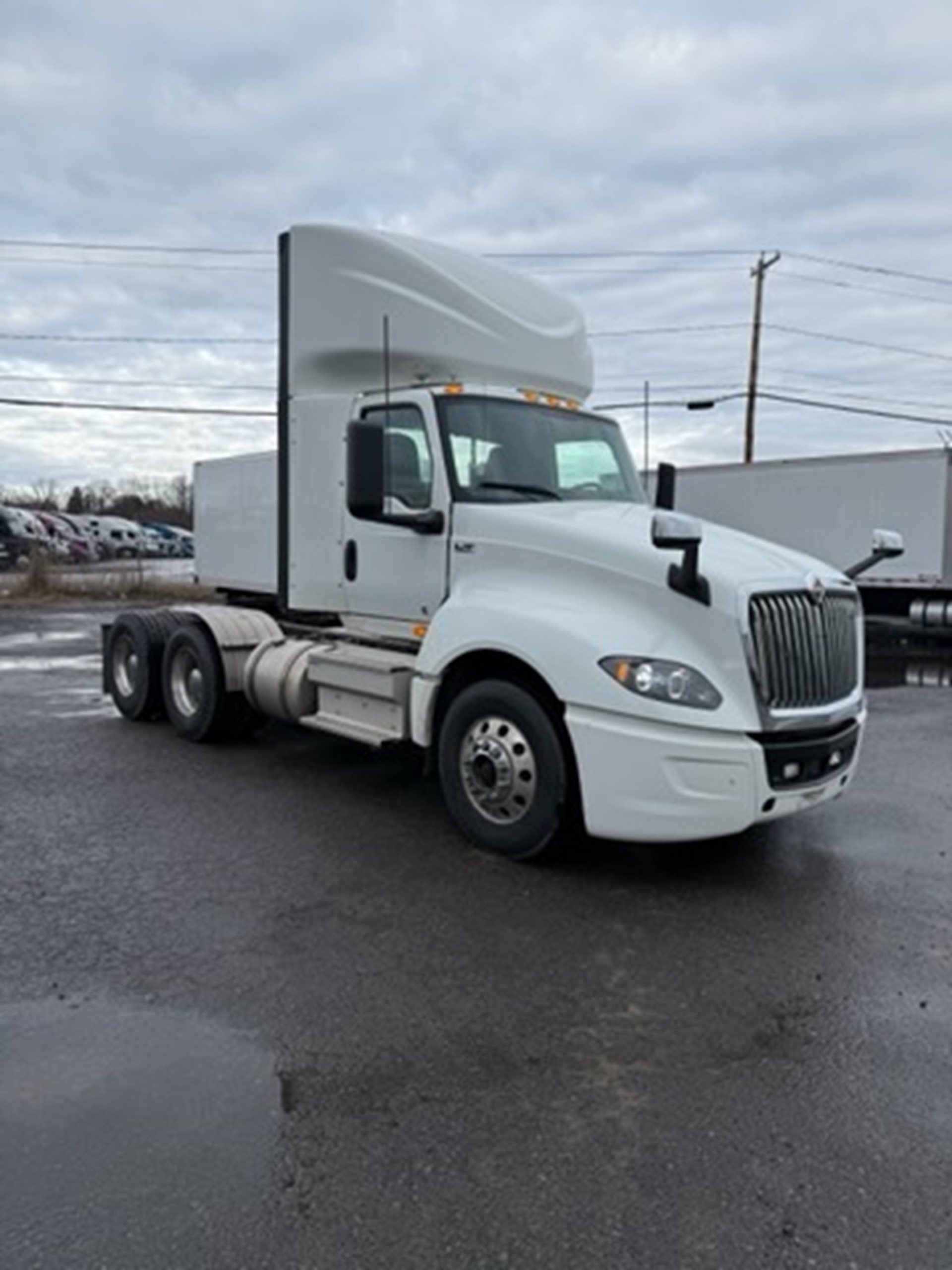 2019 INTERNATIONAL LT - image 4 of 6