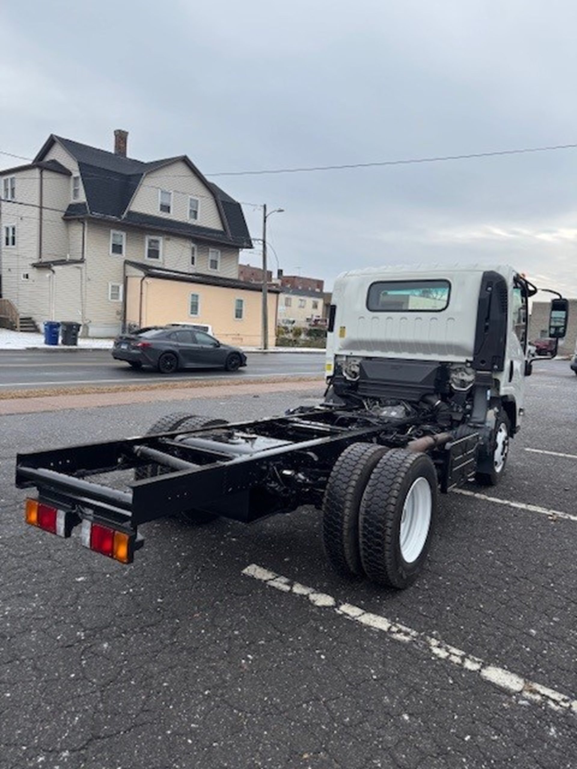 2020 ISUZU NQR - image 2 of 6