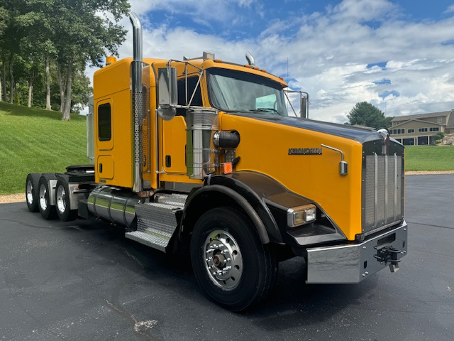 2016 KENWORTH T800 - image 2 of 6