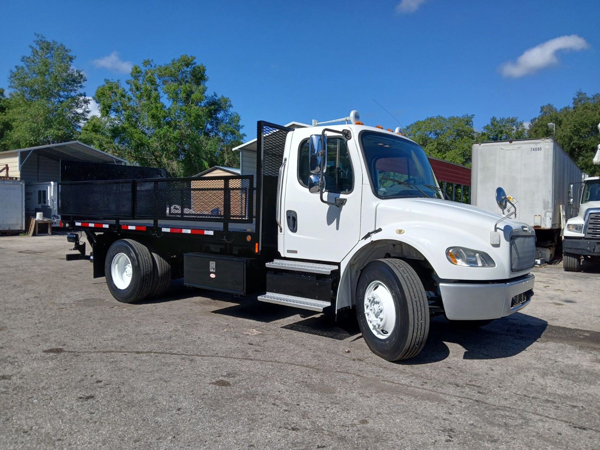 2012 FREIGHTLINER M2 - image 1 of 6