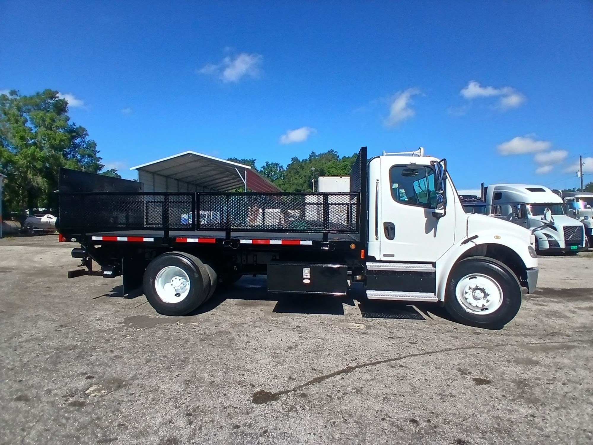 2012 FREIGHTLINER M2 - image 2 of 6