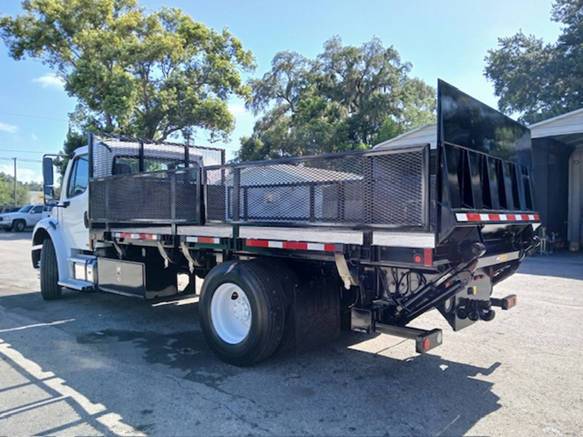 2012 FREIGHTLINER M2 - image 4 of 6