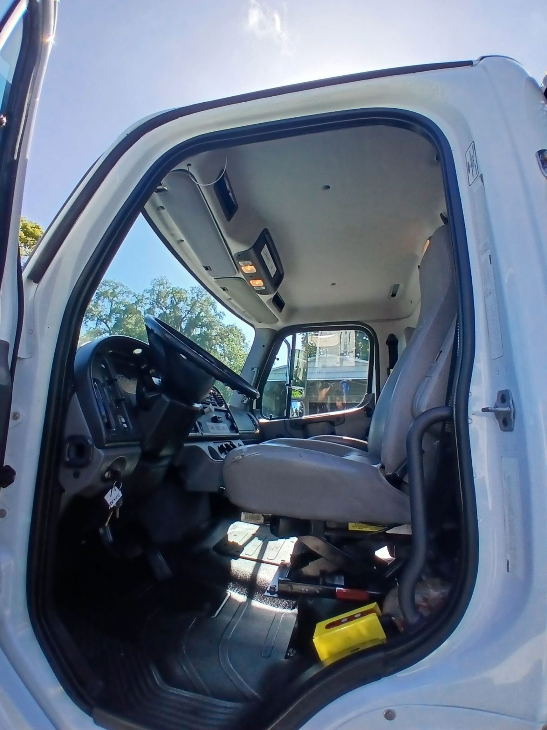 2012 FREIGHTLINER M2 - image 5 of 6