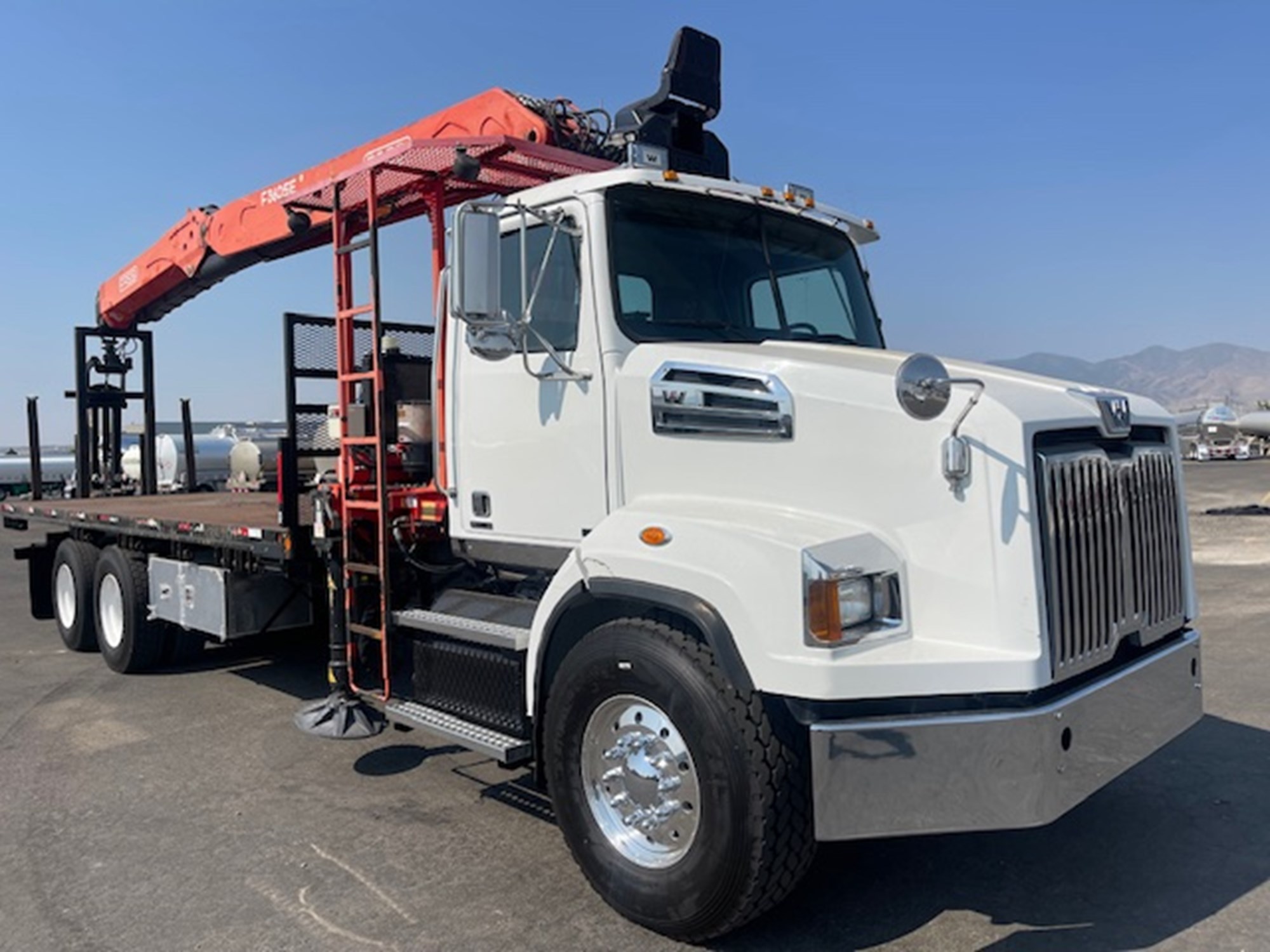 2015 WESTERN STAR 4700SB - image 3 of 6