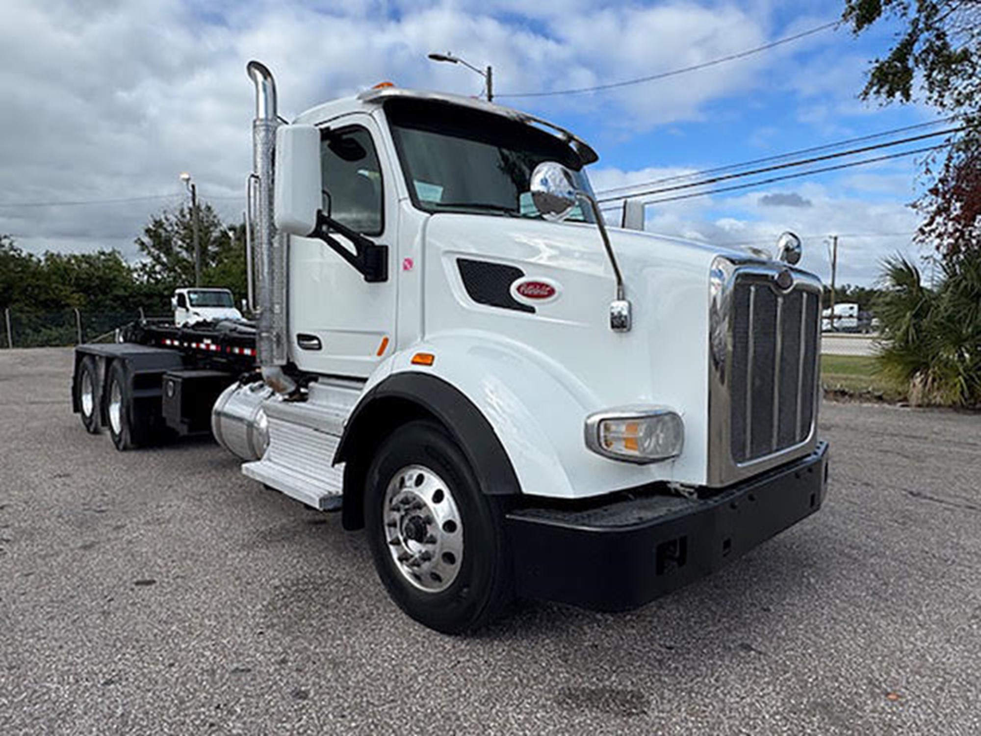 2018 PETERBILT 567 - image 3 of 6