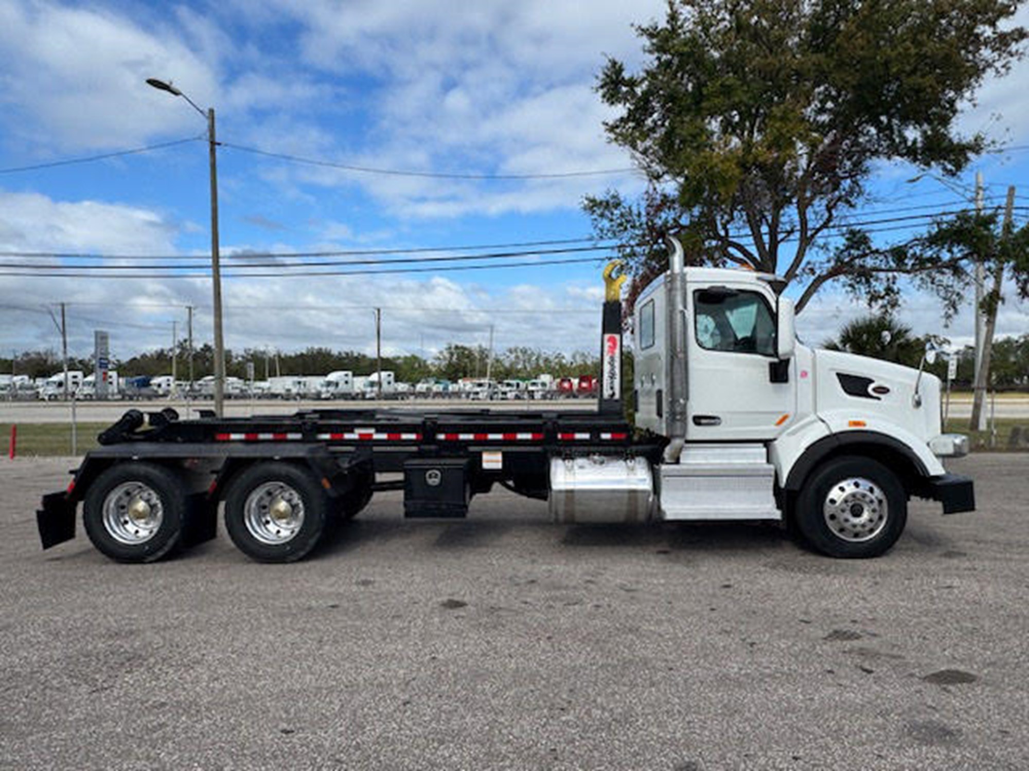 2018 PETERBILT 567 - image 4 of 6