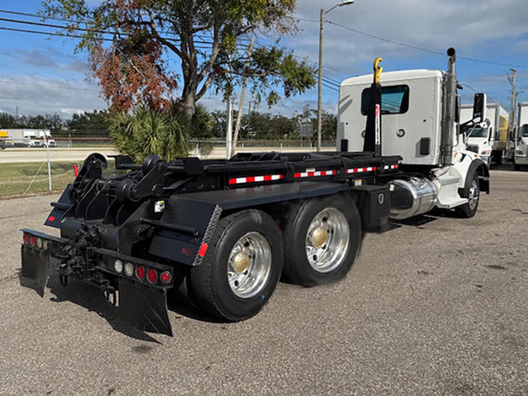 2018 PETERBILT 567 - image 5 of 6