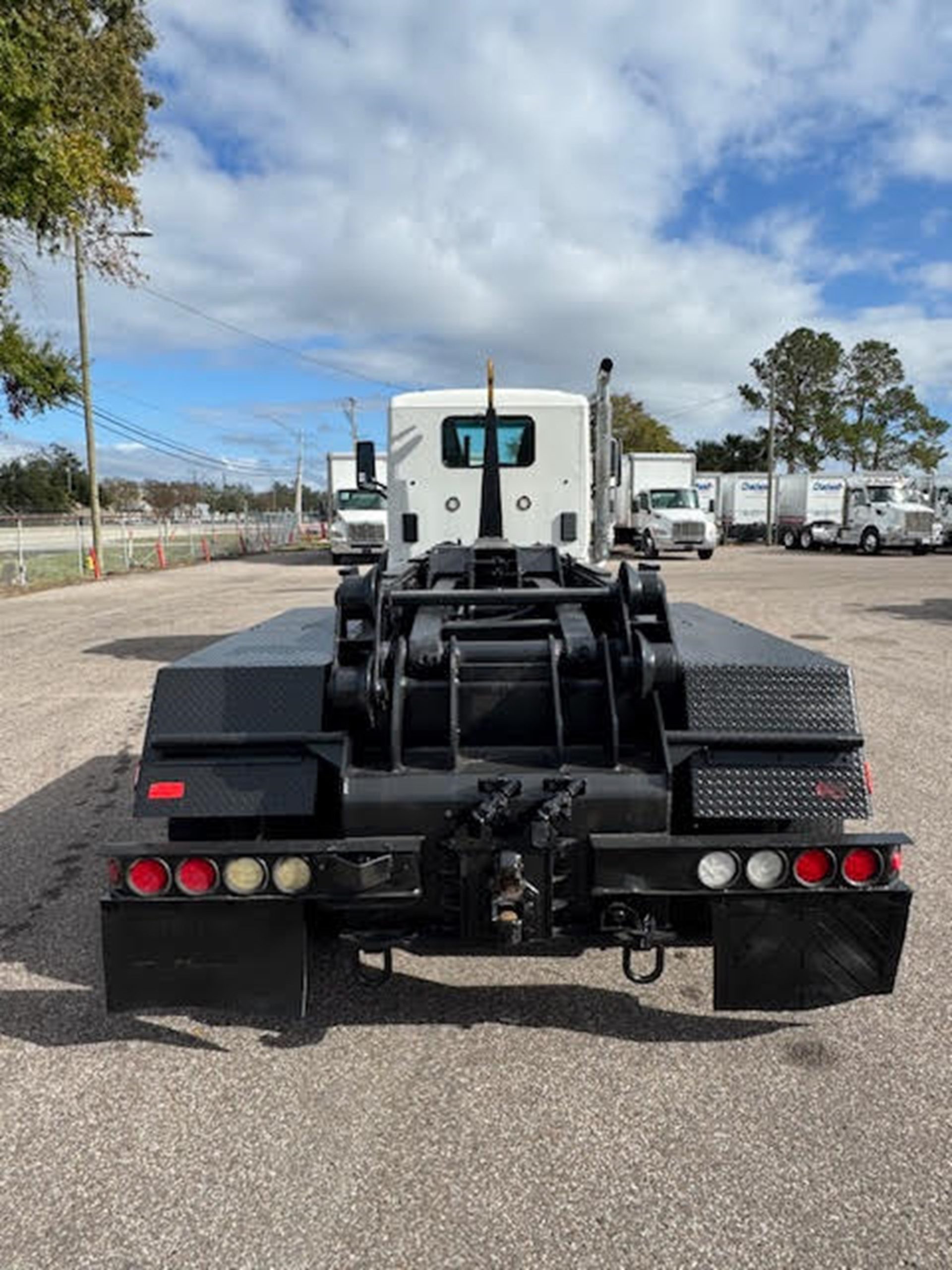 2018 PETERBILT 567 - image 6 of 6