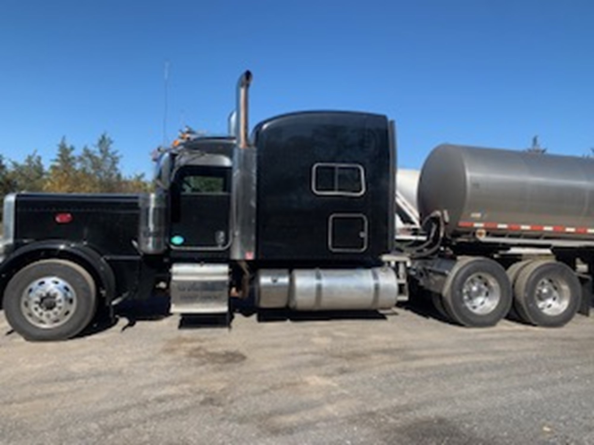 2018 PETERBILT 359 EXT HOOD - image 2 of 5