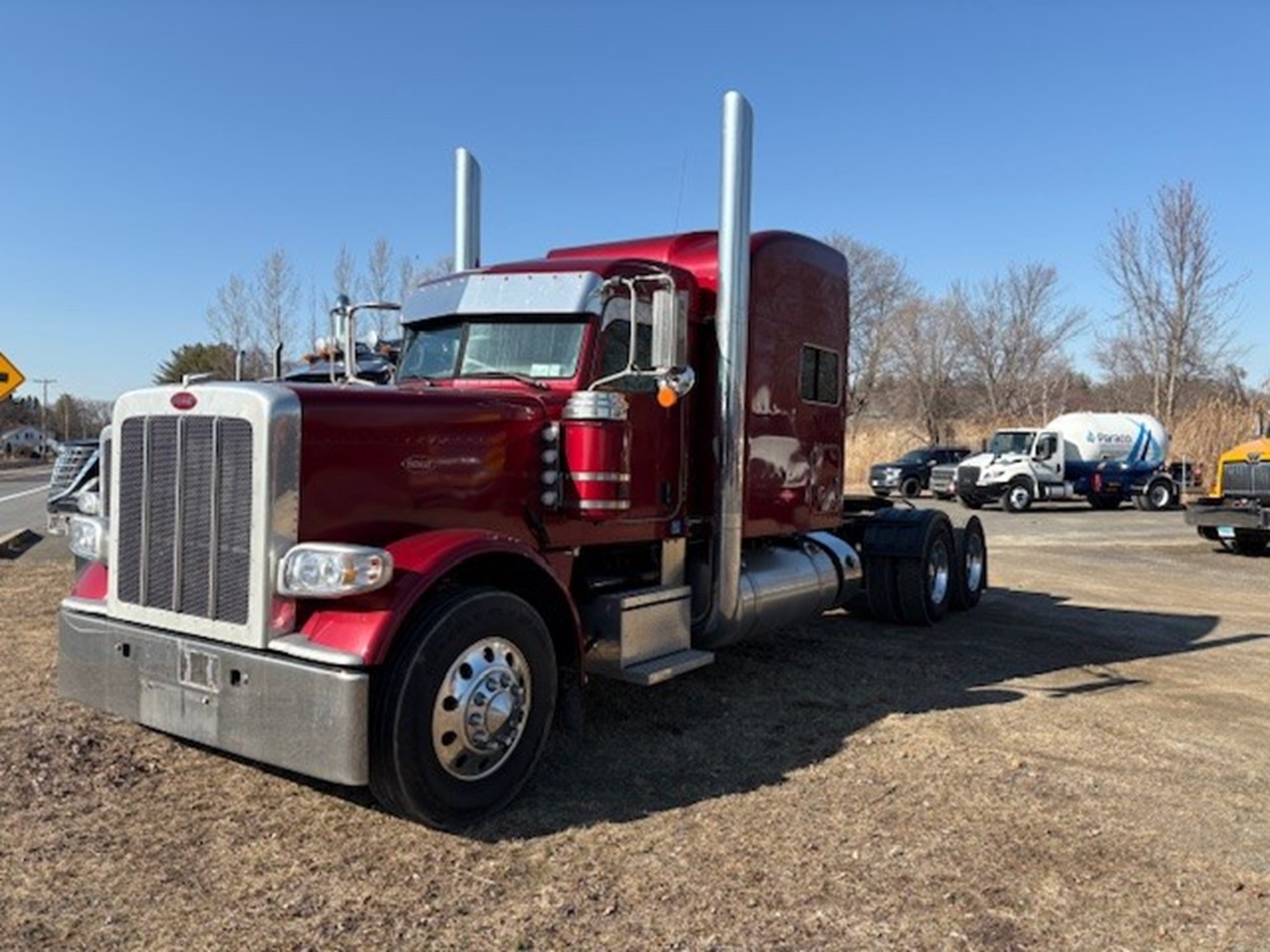 2021 PETERBILT 389 - image 3 of 6