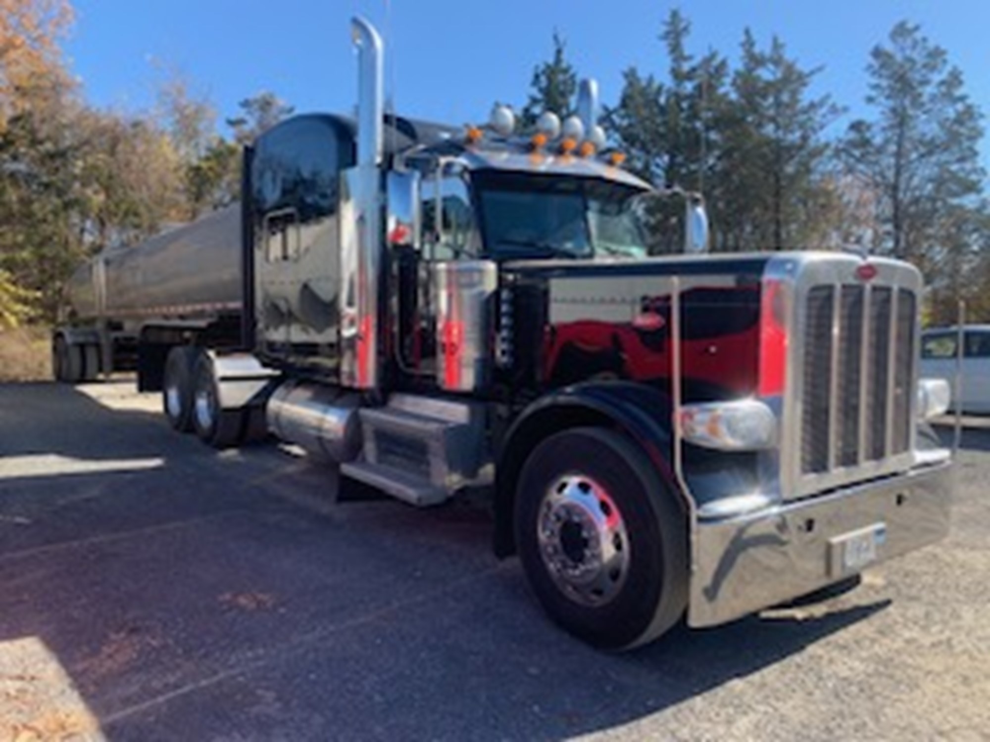 2018 PETERBILT 389 - image 2 of 6