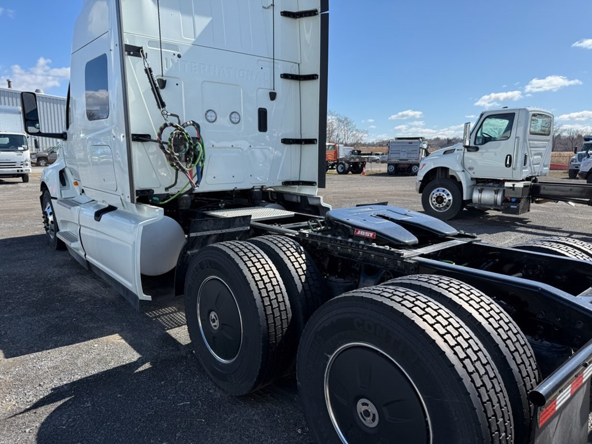 2025 INTERNATIONAL LT - image 3 of 5